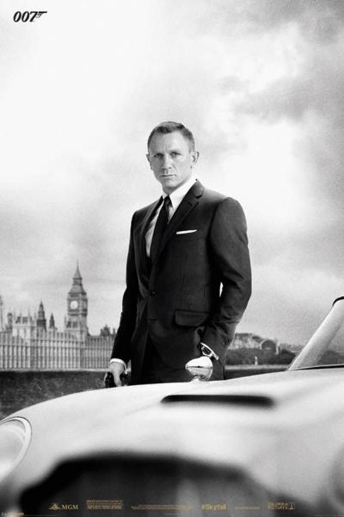 Pyramid America JAMES BOND - BOND & DB5-SKYFALL (MAXI POSTER)