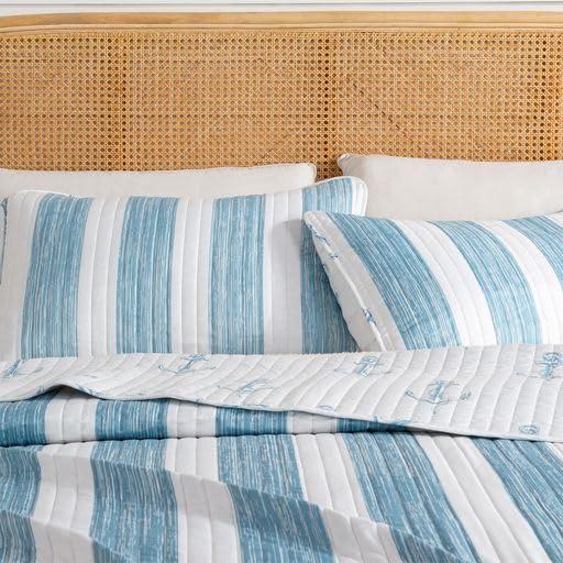 Twin/Twin XL Coastal Quilt Bedding Set, Summer Coastal Quilt with Sham, Beach 2-Piece Reversible All Season Bedspread Quilt Set. Lightweight Nautical Quilted Coverlet. Casco Bay Collection, Blue