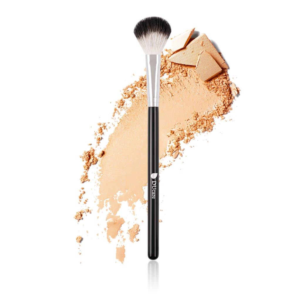 DUcareHighlighter Brush Fan Brush Setting Makeup Brush Blending Helps Lock in Foundation and Concealer 1Pcs Black