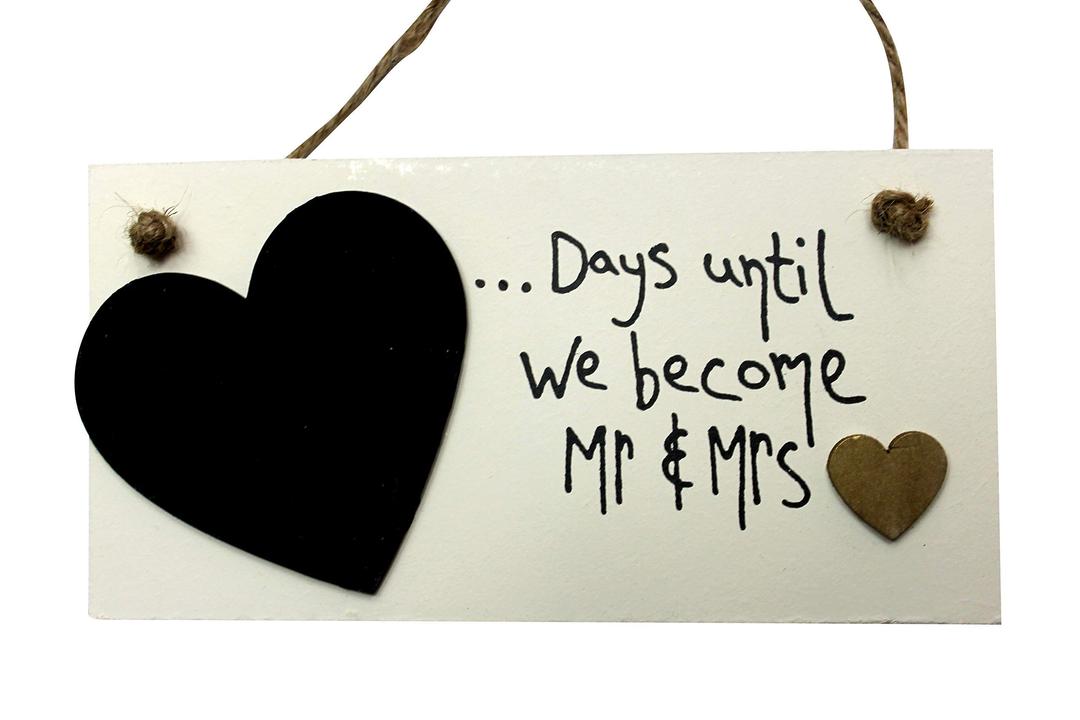 MadeAt94 MR & MRS WEDDING COUNTDOWN PLAQUE Golden Heart