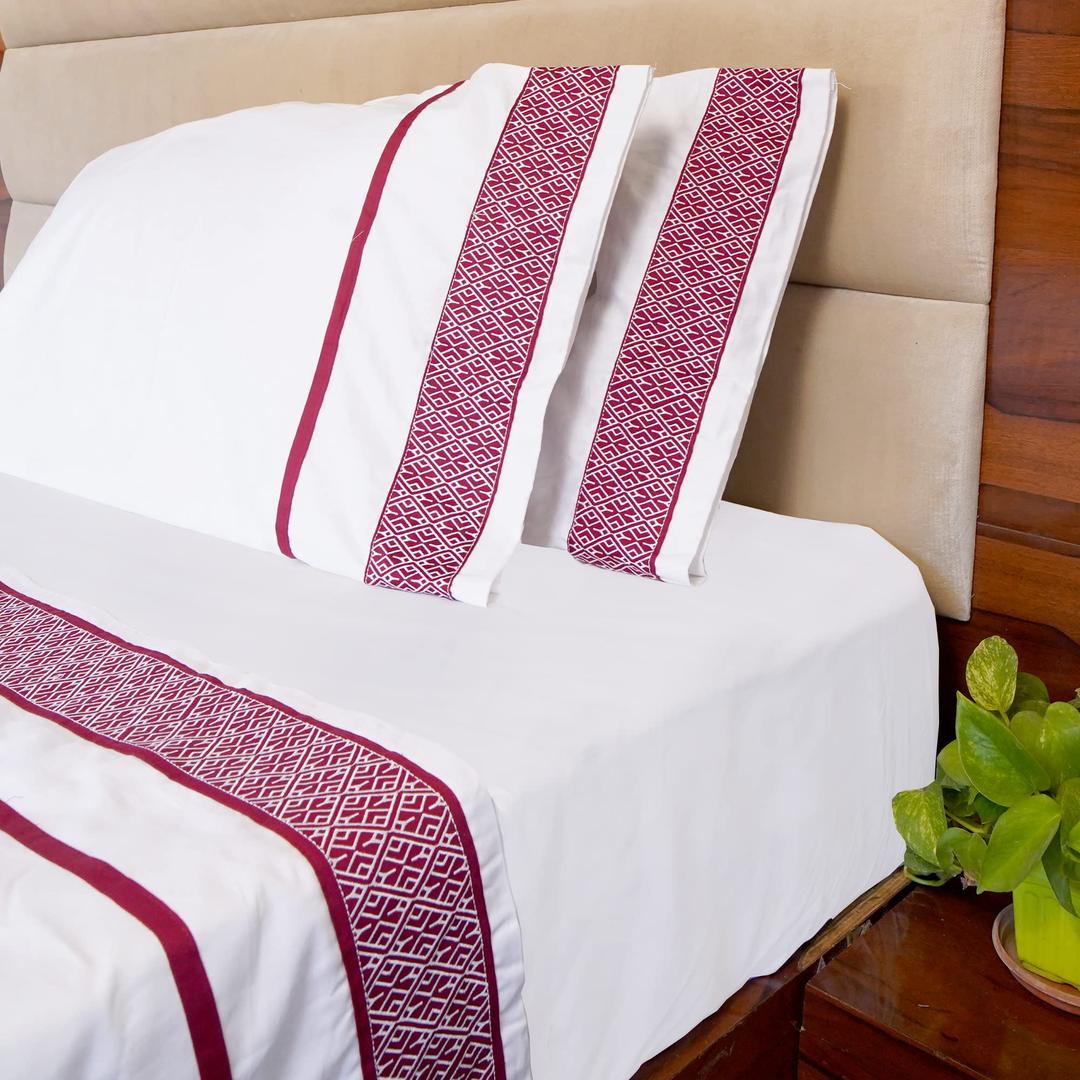 California King Sheet Sets Deep pocket 100% Egyptian Cotton Sheets 1000 Thread Count Hotel Luxury Fits Mattress Up to 18 inches Solid Pattern 4-Piece BedSheet (Burgundy Embroidered White Sheet)