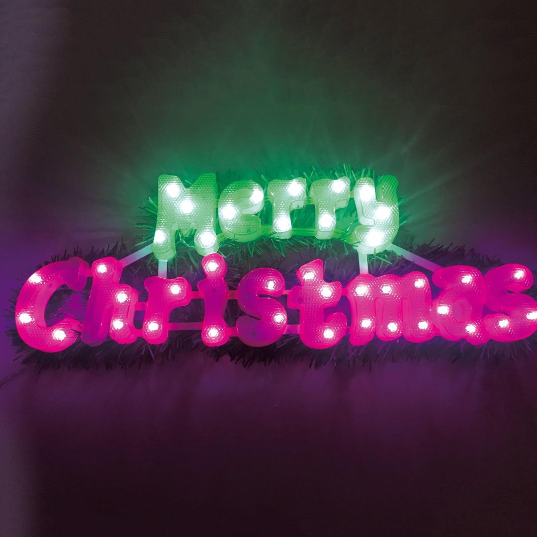 Sentik® 50cm Decorative Merry Christmas Light Up LED Sign Plaque with Green Garland Trim