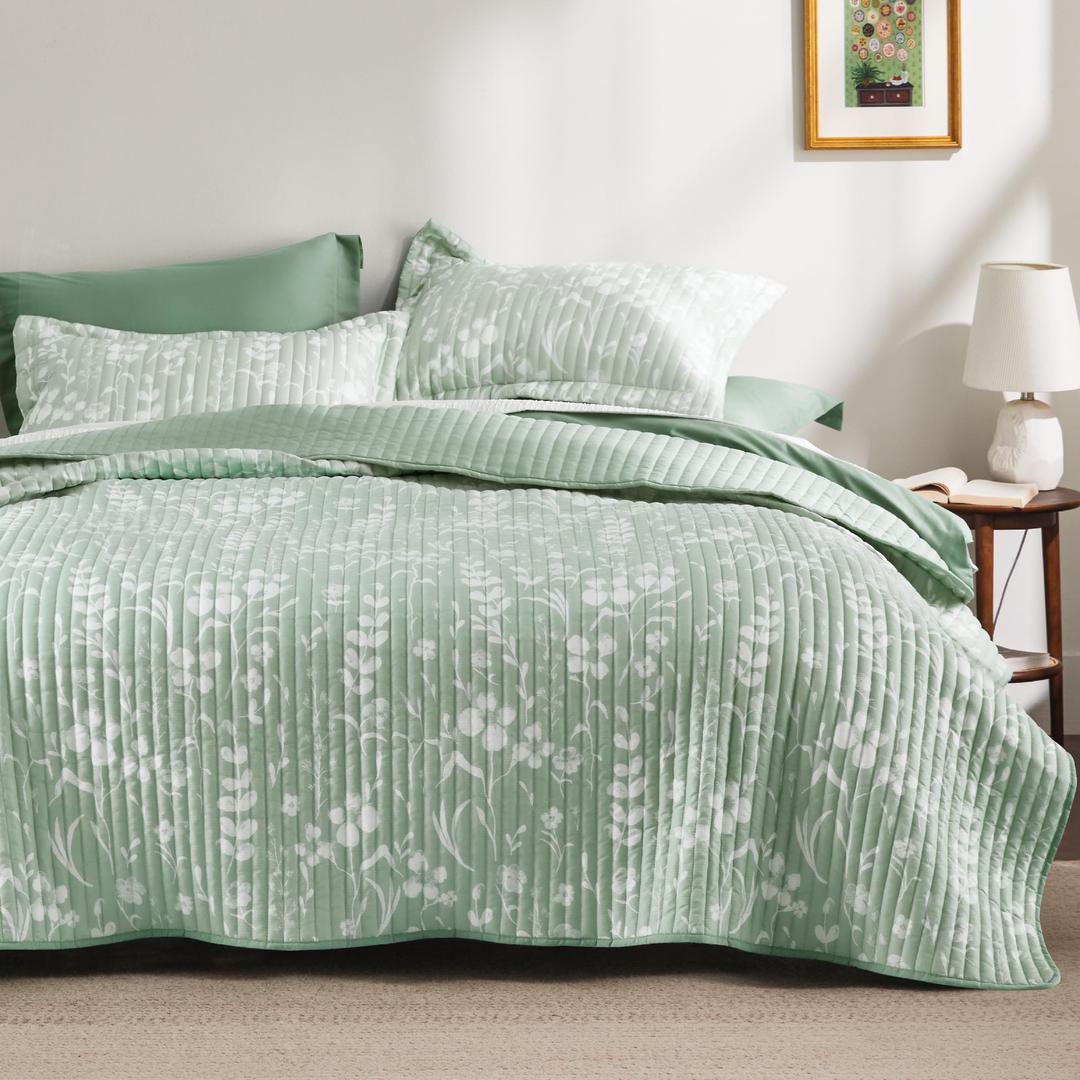 Bedsure Floral Quilt Set Queen - Reversible Mint Green Botanical Quilt Bedding Set, 3 Pieces Lightweight Bedspread, Soft Microfiber Coverlet Set with 2 Pillow Shams for All Seasons (90"x96")