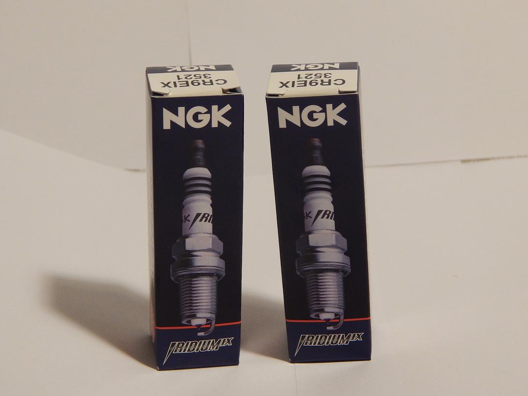 2 PCSNEW -- NGK # 3521 Iridium Spark Plugs --- CR9EIX