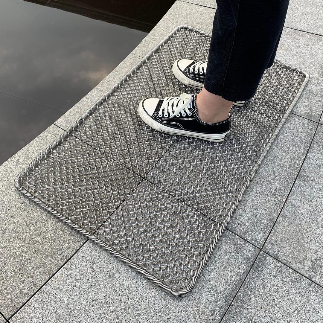 Metal Outdoor Entrance Door Mat, Waterproof, Odorless, Easy to Clean, All-Weather Outdoor Heavy Duty Scraper Door Mats for The Front Door of The House，18.5x31inch